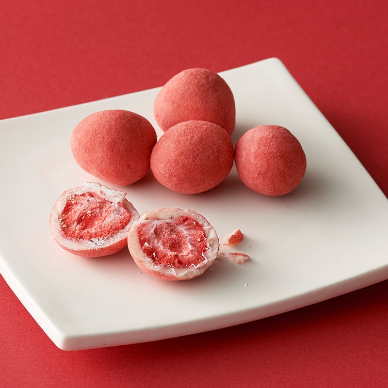 [PRE-ORDER] LeTAO Petit Chocolat Strawberry Strawberry Truffle [预售] 小樽洋果子 草莓夹心巧克力 50g